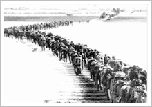 압록강 얼음위를 걸으면서 북한지역으로 이동하는 중공군 (1950.10.14)
