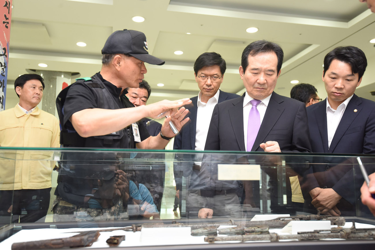 Chairman of congress Jung Se-Gyun at MAKRI Exhibition (2016.08.22. National Assembly hall)