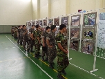 유해발굴사진을 관람하는 군인('12.9.7 보병학교) 대표 이미지