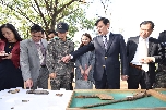 베트남 국방차관, 전사자 유해 발굴 현장 방문 대표 이미지