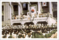 중앙청 광장에서 열렸던 대한민국 정부수립 기념식(1948.8.15)