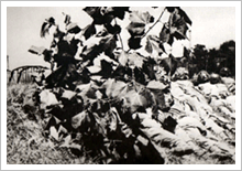 한강선 이남에서 전방을 관측하고 있는 국군 (1950.6.29)