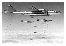 왜관 서북방에서 B-29폭격기 99대가 융단폭격을 실시하고 있는 모습(1950. 8.16)