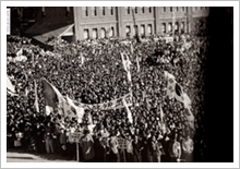 김일성 광장에서 평양탈환 환영시민 대회를 하고 있는 이승만 대통령 (1950.10.27)
